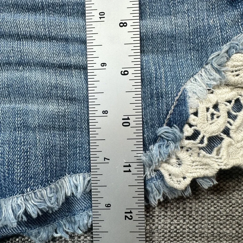 Jolt Denim‎ Shorts Women 11 Blue Lace Crochet Frayed Hem Boho Cut-Offs